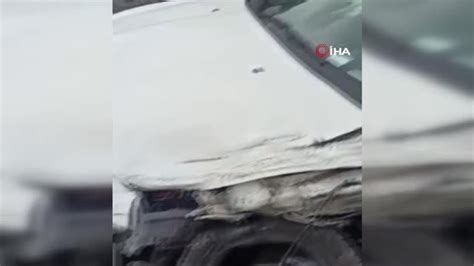 Arnavutköy de servis aracı ile otomobil kazaya karıştı 2 yaralı