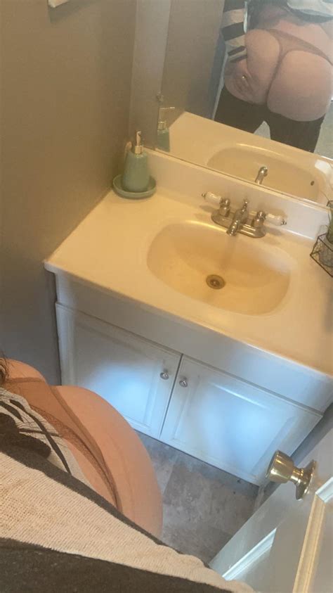I Wish Someone In My Office Would Be Up F Or A Bathroom Quickie🤤 Rnhgonewilder