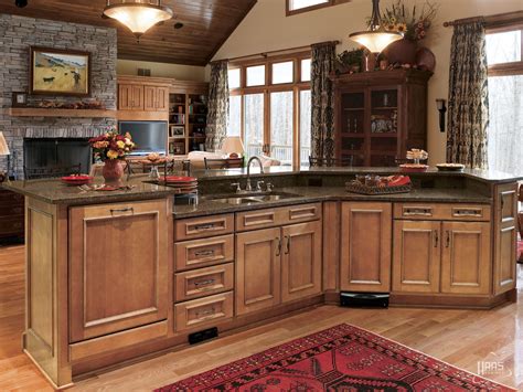 Achieving A Classic Look With Maple Glazed Kitchen Cabinets Home Cabinets
