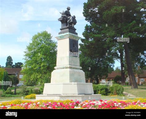 Monument In Whiteley Village Stock Photo Alamy