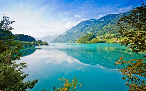 배경 화면 아름다운 푸른 구름 녹색 언덕 호수 경치 산들 하늘 태양 나무 2560x1600