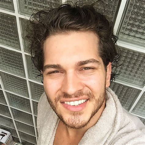 4,524,434 likes · 8,108 talking about this. Çağatay Ulusoy'un yazıp yöneteceği filmin adını TV100 ...