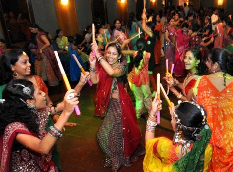 Dandiya Raas The Traditional Folk Dance Form Of Gujarat