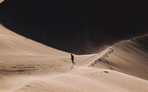 Download Wallpaper 3840x2400 Desert Silhouette Alone Sand Dunes 4k