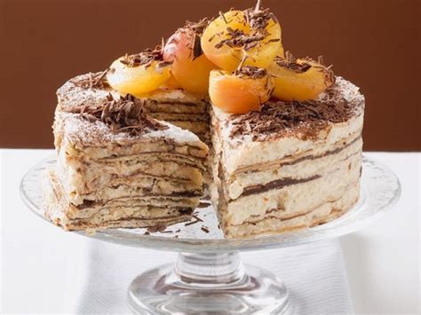 Sahne steif schlagen, dabei 5 el zucker einrieseln lassen. Cremige Oblaten-Kaffee-Torte mit Mirabellen | Rezept ...