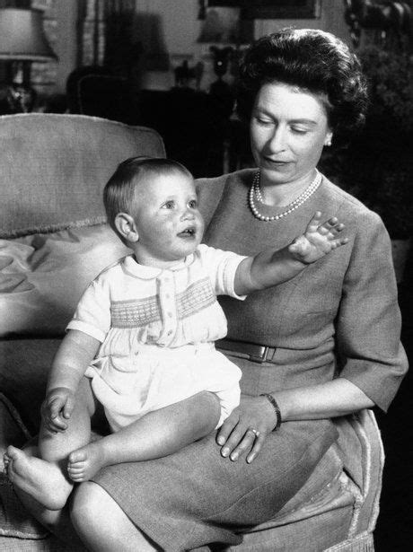 Elizabeth was born as the elder child of the duke and duchess of york in 1926. 60 Pictures from the Queen's 60 Year Reign in 2019 | Queen ...
