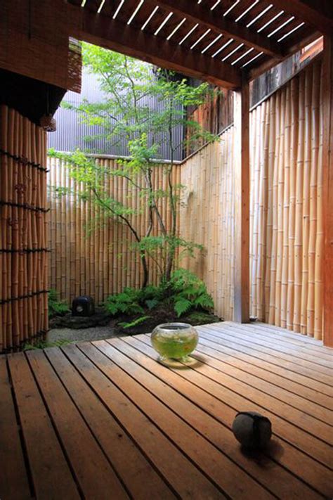 Small asian courtyard garden in hamilton with a water feature and gravel. 15 Mix Modern Japanese Courtyard With Nature | House ...