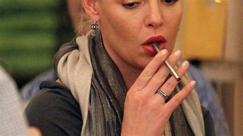 Katherine Heigl Is Not Loving Her Electronic Cigarette