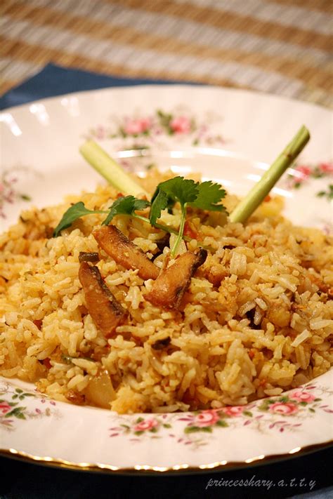 Bila terlihat resepi nasi goreng simple ini, saya yang berumur 30 an teringat kenangan membesar di kampung. SUMBER INSPIRASIKU: NASI GORENG ALA THAI