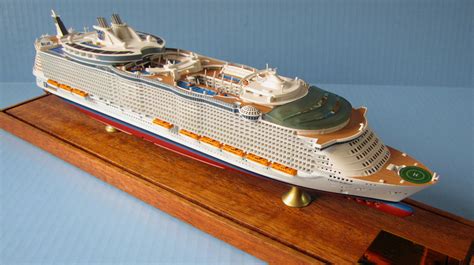 ブシーズ ヤフオク Oasis Of The Seas Model Ship ロイヤルカリビア オアシスオ