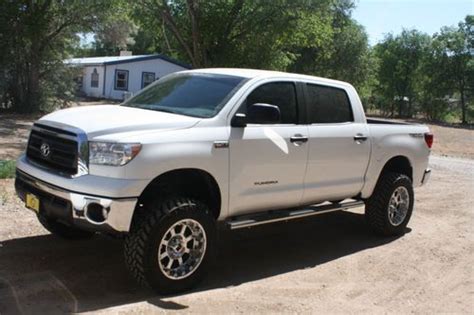 Sell used 2013 Tundra Crew Max 4x4 lifted in Espanola, New Mexico