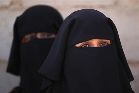 Explained Why Muslim Women Wear A Burka Niqab Or Hijab Niqab The Best