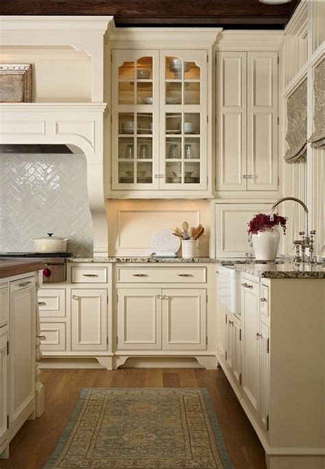 Whether it be your cabinets, countertops, or appliances, there are endless ways to bring classic neutral tones into your kitchen. 120 Easy And Elegant Cream Colored Kitchen Cabinets Design Ideas - Page 22 of 1… (With images ...