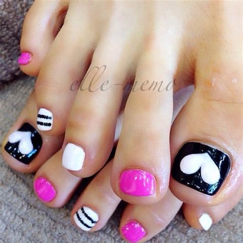 Aprende a lucir tus uñas con las tendencias nuevas y lo mejor, a hacerlas en poco tiempo. Decoracion De Uñas Facil Y Rapido Desde Casa 2019-2020 | Uñas pies decoracion, Diseños de uñas ...