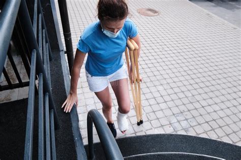 134 Woman Leg Cast Crutches Hospital Stock Photos Free And Royalty Free