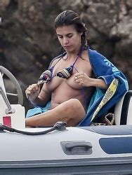 Elisabetta Canalis Pillada Haciendo Topless En Un Barco En Italia
