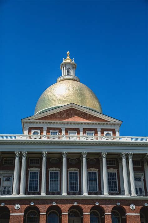 Gold Dome Beyond Green Tree Stock Image Image Of Statehouse Gold