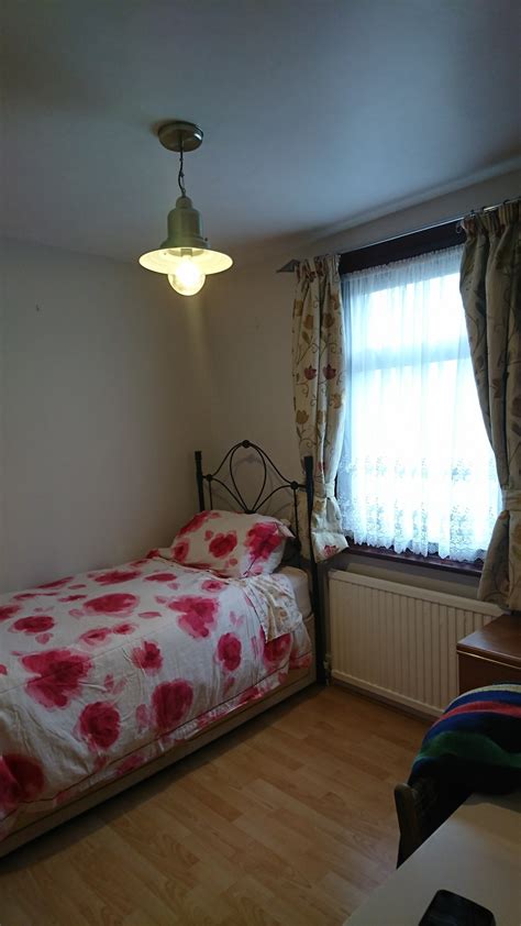 Single Room Fully Furnished Available Room For Rent London