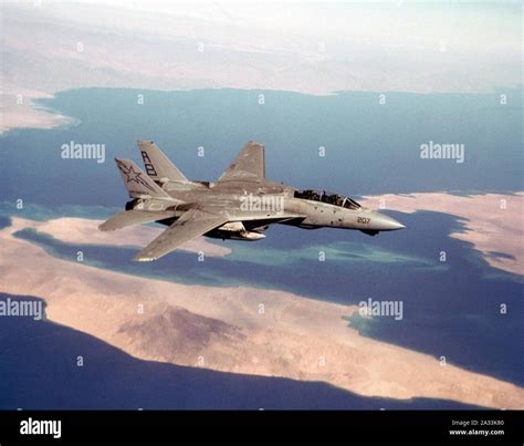 F 14a Vf 33 Desert Storm Cap 1991 Stock Photo Alamy