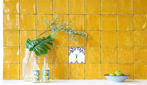 Valspar's 2021 colors of the year feature hues that help you feel more cozy & comfortable. Ochre yellow | StoryTiles