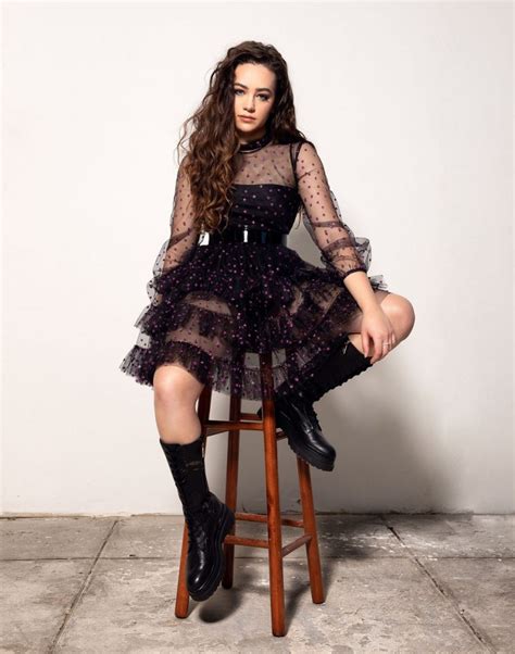 9 Sexy Pictures Of The Adaptable Mary Mouser