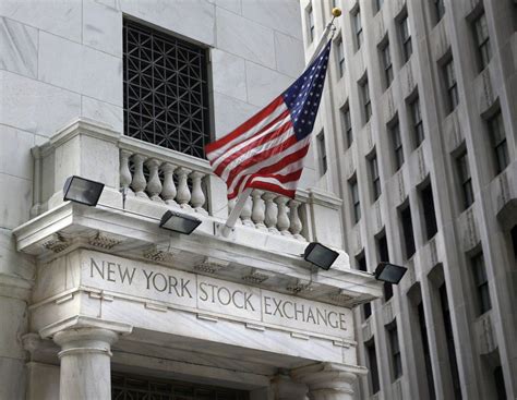 The wall street inn is located on south william street in the city of new york. Wall Street's average bonus in 2017? Three times what most ...