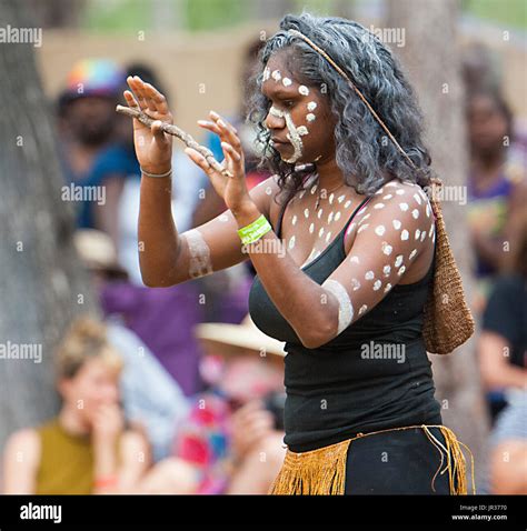 Aborigine Australia Woman Hi Res Stock Photography And Images Alamy