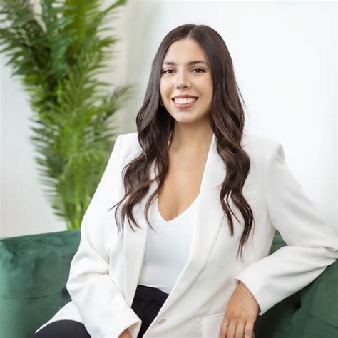 Daniela Valle Marketing Strategist The Social Soulpreneur Linkedin