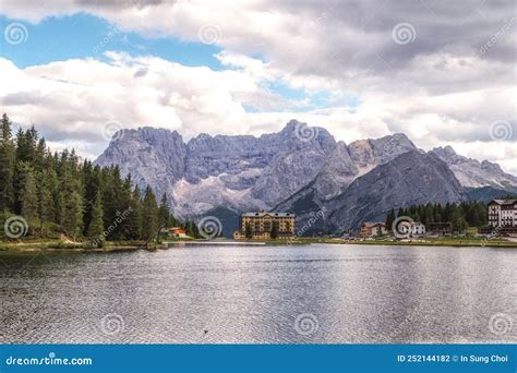 Lake Misurina And Mount Sorapis Stock Photo Image Of Europe Landmark
