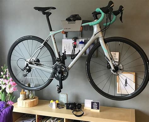 Grey Road Bike Hanging System On The Wall Like Linda Artivelo English