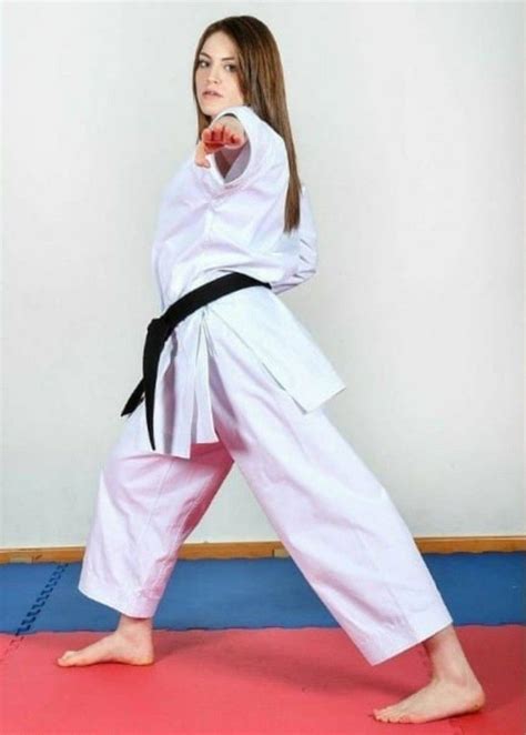 Pin By Enrique Ballesteros On Katas De Karate Martial Arts Girl