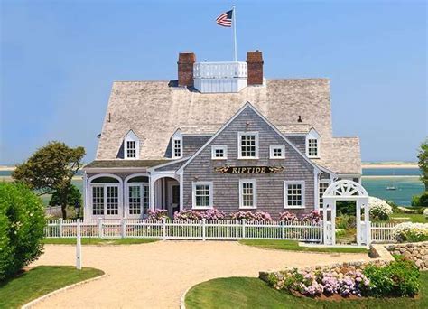 The cape cod house style was born in 17th century massachusetts, where a simple and sturdy design was necessary to withstand the region's. 15+ Cape Cod House Style Ideas and Floor Plans ( Interior ...