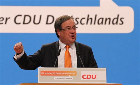 Söders frau und laschets sohn? Klassismuskritik: Armin Laschet, Sohn seiner Klasse ...