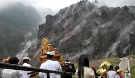 Misteri Gunung Kelud Dan Legenda Sumpah Lembu Suro Manusia Lembah