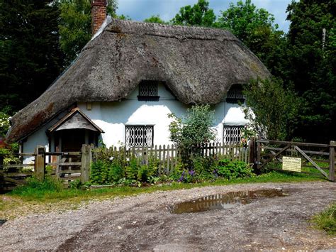 Thatched Roof Cottages Are Among The Best Features Of The English Countryside Check Out Some