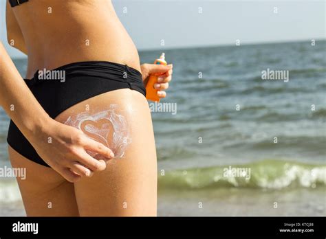 Girl Applying Suntan Lotion On Hi Res Stock Photography And Images Alamy