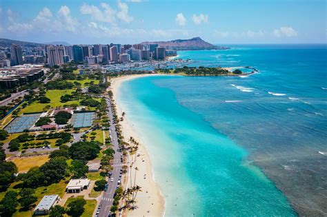 Ala Moana Park Drive in Honolulu - A Scenic Road in Honolulu with
