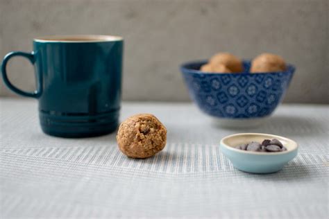 Gluten will continue to develop, and when you resume kneading, you'll see that your dough behaves very differently. Gezonde cookie dough maken (cookie dough snack) - My Food Blog