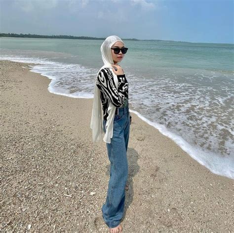 Inspirasi Outfit Ke Pantai Hijab Simpel Ala Selebgram Yang Modis Stylo