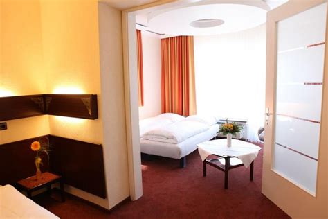 Haus union a warm welcome awaits you at the large, 3x000d star rated haus union in oberhausen. Unsere frisch renovierten Zimmer im AKZENT Hotel ...