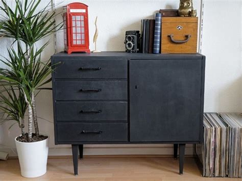 Der abbeizer wird dazu mit einem alten pinsel auf das möbelstück aufgetragen. Material & Werkzeug | Etsy DE | Upcycling möbel ...