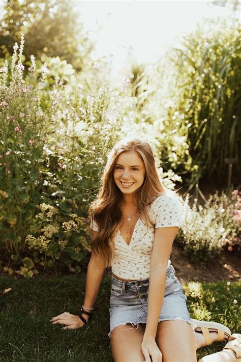 Summer Photoshoot Cute Outfits With Jean Skirt And Floral Top In 2020 Senior Photo Outfits