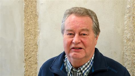 Emeritierung ist die altersbedingte befreiung (entpflichtung). Paul Vatheuer wird emeritiert- Kirche+Leben