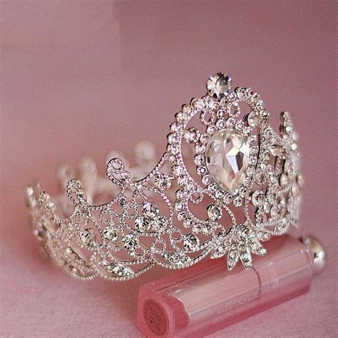 Girly Crown Wallpaper