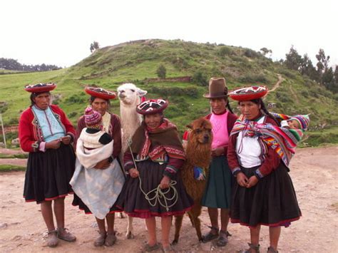 Meaning of peruvian in english. Peruvian women | Photo