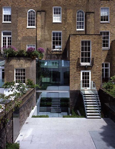 This double storey house is classified as a modern contemporary house, designed to be built on approximately 160 square meters. Hanover Terrace House, Regent's Park Residence - e-architect