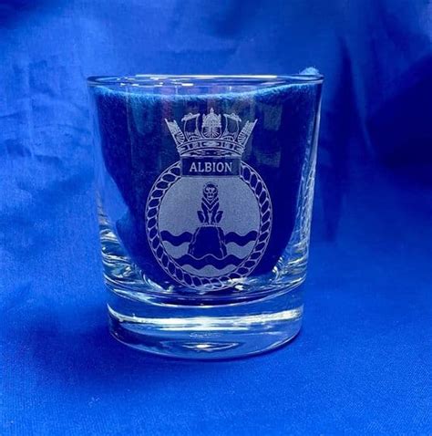 The Royal Navy A Beautiful Twin Set Of Whisky Glasses Featuring The Engraved Logo Of The Royal