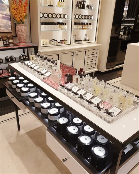 Tapping into nature's natural scent, the brand boasts its wonderful collection of perfumes, scented candles, skin and body products that would give a whole new. Jo Malone 2020 Malaysia Perfume Price Guide | FISHMEATDIE