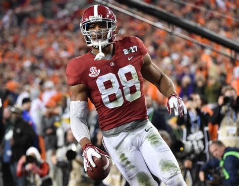 Tideillustrated Oj Howard Goes No 19 To Tampa Bay Buccaneers In Nfl Draft