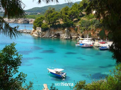Αν πάλι προτιμάτε να επισκεφθείτε μια παραλία σε «φυσική» κατάσταση κατευθυνθείτε προς τις σπαρτίνες, το βότση, το ρουσούμ γιαλό και τα τσουκαλιά. Las playas de Alónissos: viajamos a Grecia y descubrimos ...